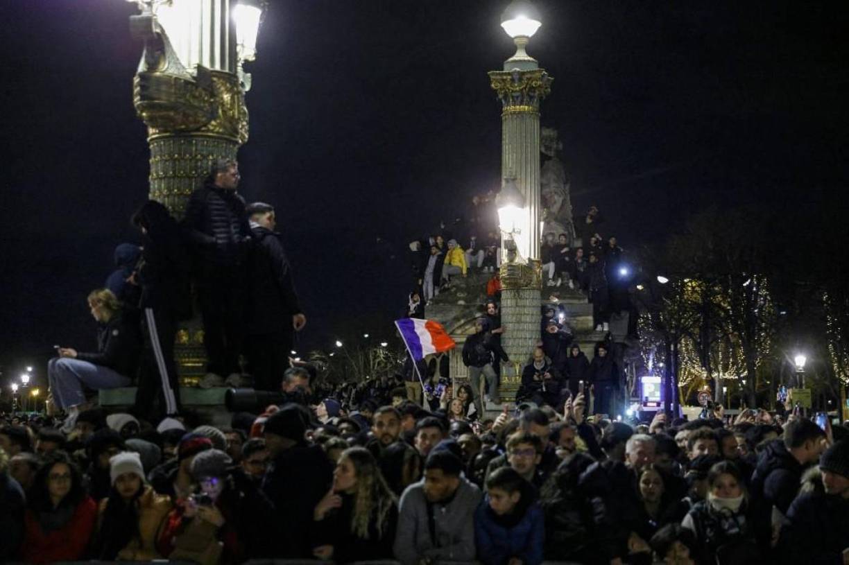 Los jugadores se trasladaron a la plaza de la Concordia de París para ser recibidos por miles de hinchas.