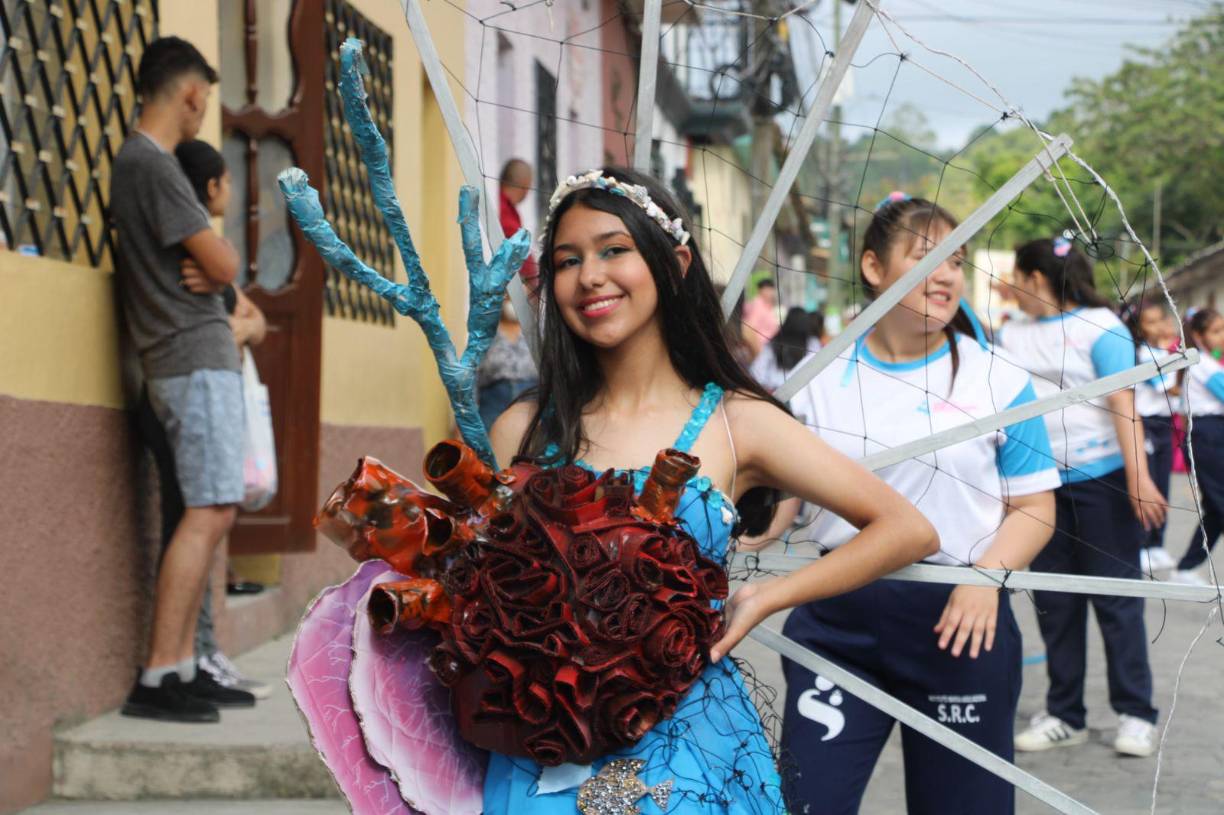 Una vez más quedó demostrado el amor por Honduras de los copanecos en sus coloridos desfiles patrios.