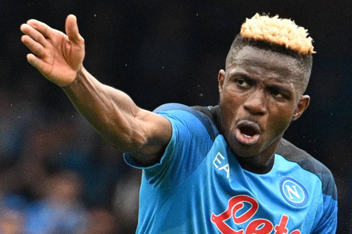 El Napoli pide 150 millones de euros por el atacante nigeriano Victor Osimhen.Además del PSG, clubes como Bayern Múnich y Manchester United lo tienen en la mira.