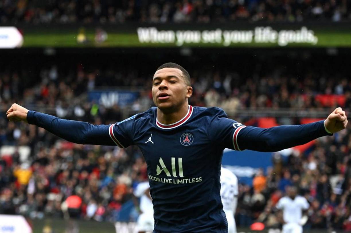 Mbappé se encargó de anotar el primero de los tres goles con el que PSG venció al FC Girondins de Burdeos.