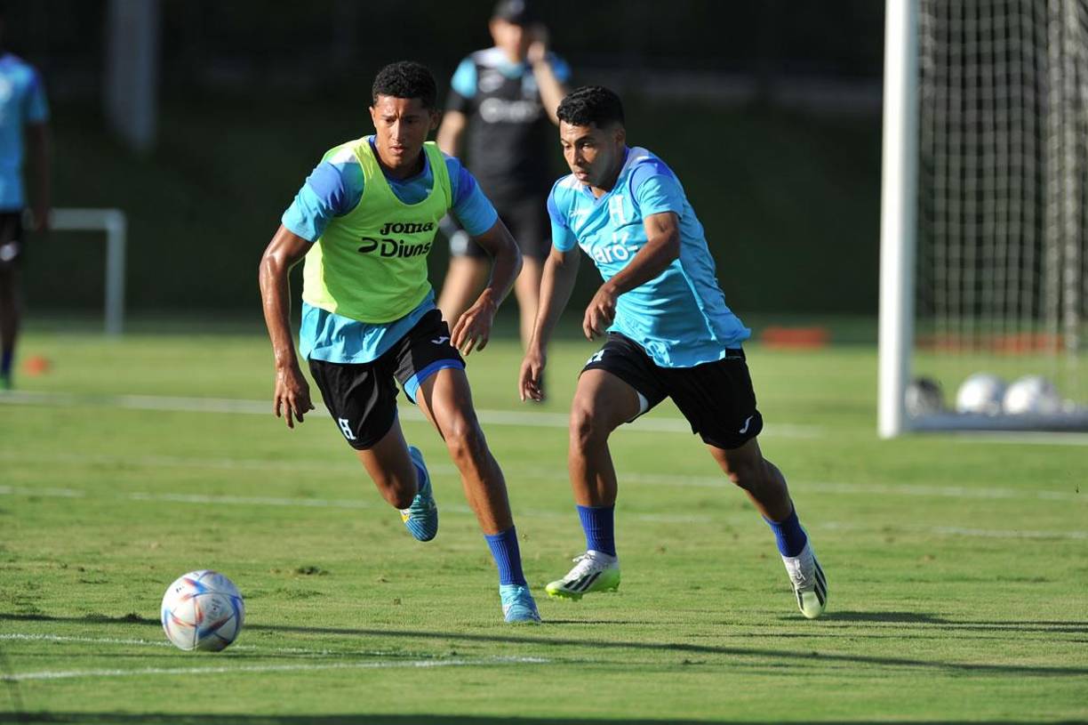 Los cipotes fueron los ‘invitados’ que tuvo el entrenamiento de la H mayor. No se le rajaron a los más experimentados.