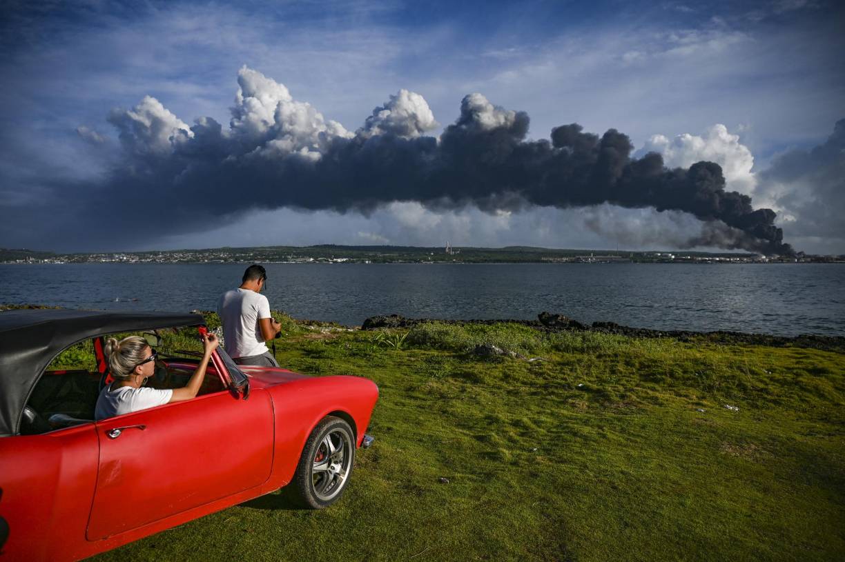 El funcionario dijo que en estos momentos se realizan investigaciones, a cargo de los ministerios de Salud Pública y de Ciencia, Tecnología y Medio Ambiente (Citma) para determinar los impactos y la posible contaminación que pudiera provocar el siniestro.