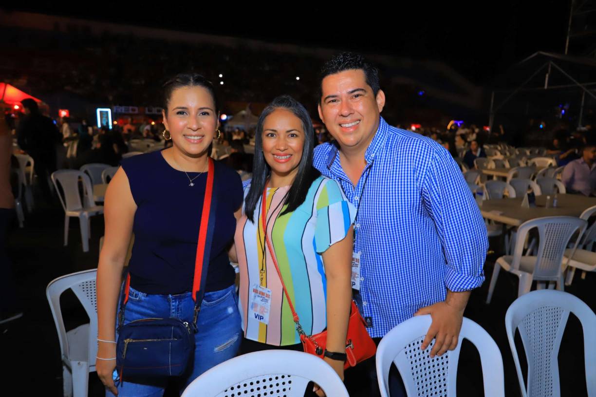 FOTOS: Así disfrutaron los sampedranos del concierto de “El Buki”