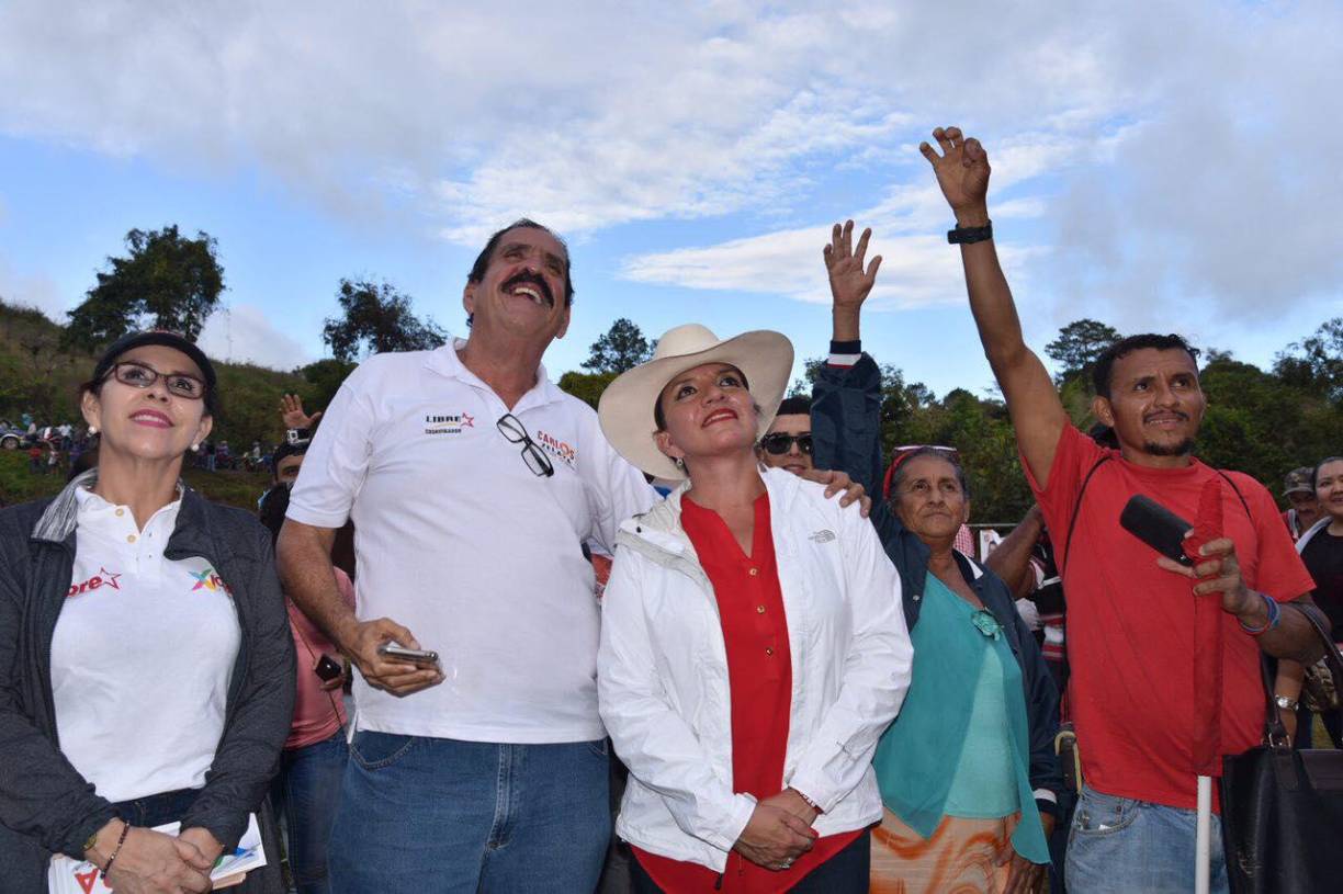 En 2005, “Mel” Zelaya ganó la candidatura liberal y resultó electo en los comicios generales contra Porfirio Lobo Sosa, de forma que sería el presidente de Honduras entre 2006 y 2010. “Carlón” acompañó muy de cerca la campaña de su hermano. 