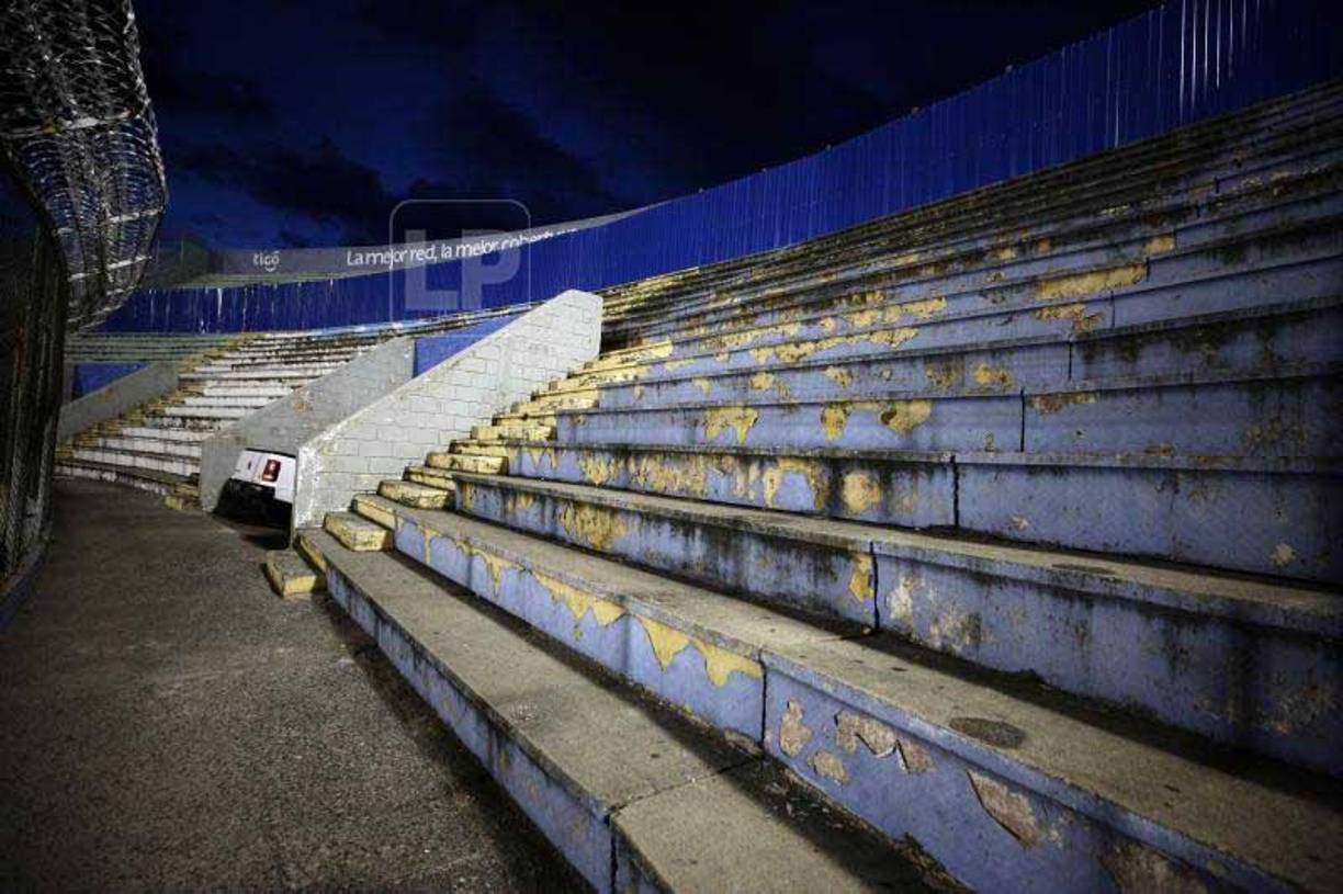 La gran cantidad de piedras no permitía el mejor funcionamiento de las diferentes tipos de grama que tenía el estadio Nacional.