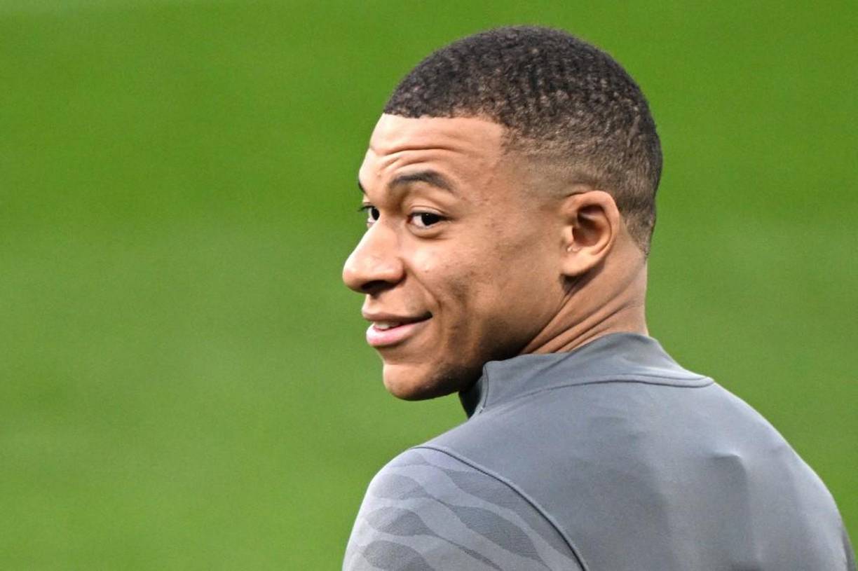 La información de Mundo Deportivo indica que el Real Madrid se encuentra enterado del día a día de lo que le pasa a Mbappé y también supo sobre la última mega oferta de PSG para retener al campeón mundial con Francia en Rusia 2018.