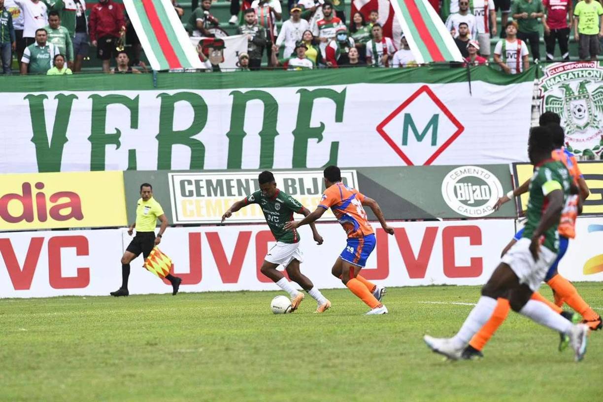 Alexy Vega le dio muchos problemas a la defensa de la UPN. Fue figura para el triunfo del Marathón.