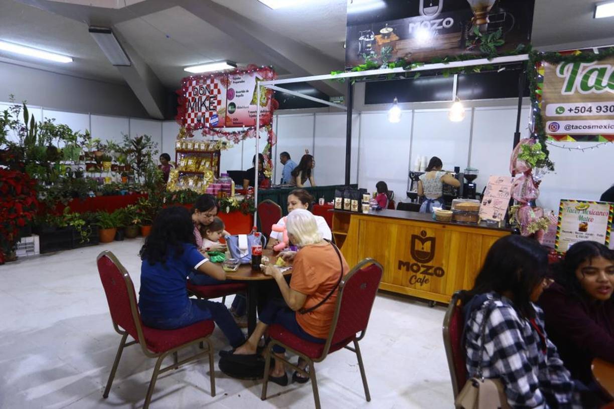 Pueden sentarse a degustar de un rico café junto con alguna delicia de panadería o repostería.
