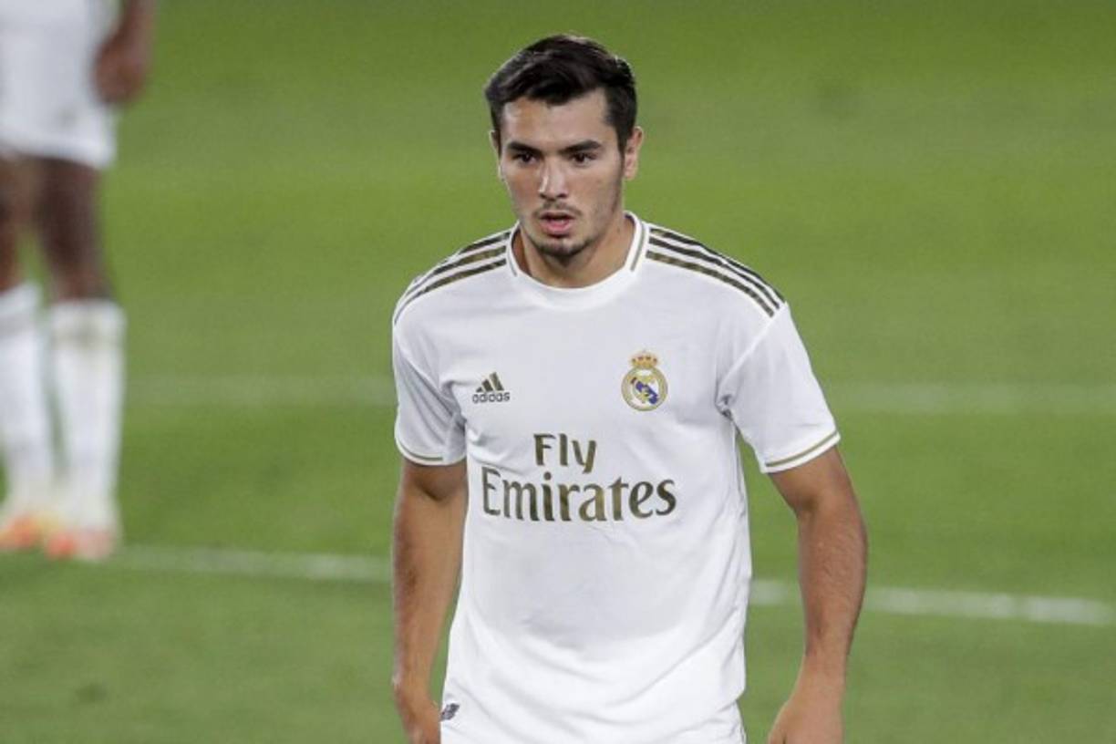 El AC Milan quiere llevarse a Brahim Diaz, del Real Madrid. Zinedine Zidane no tiene en cuenta al extremo español, quien necesita y quiere sumar más minutos. Para resolver este problema, el club italiano piensa acercar una oferta por el jugador de 21 años. En los próximos días podría haber novedades.