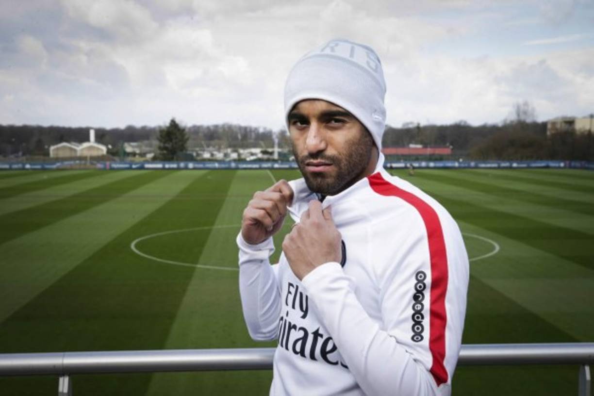 Parece que la salida de Lucas Moura del PSG empieza a tomar forma. Según Radio Montecarlo, el brasileño está a punto de cerrar su fichaje con el Tottenham.