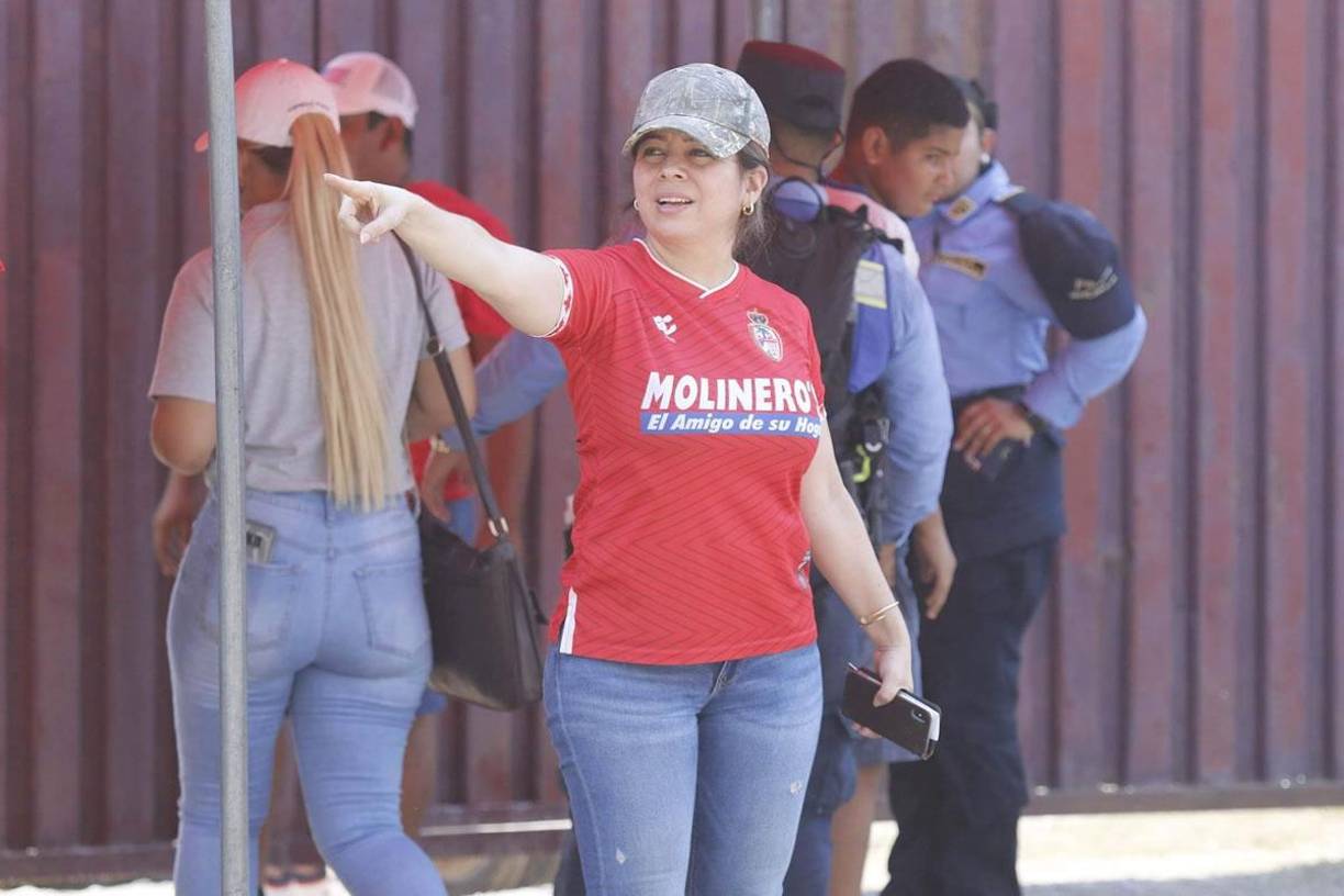 La belleza de las tocoeñas que apoyaron a la Real Sociedad ante Honduras Progreso.