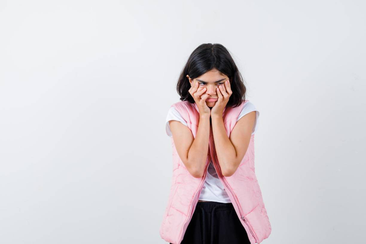 <b>4. Pensamientos y sentimientos negativos</b> A. Baja autoestima: Sentimientos de inutilidad o culpa excesiva e inapropiada.<br />B. Desesperanza: Sensación de que no hay soluciones para sus problemas.<br />C. Pensamientos suicidas: En casos graves pueden hablar de querer morir y hacerse daño ellos mismos. 