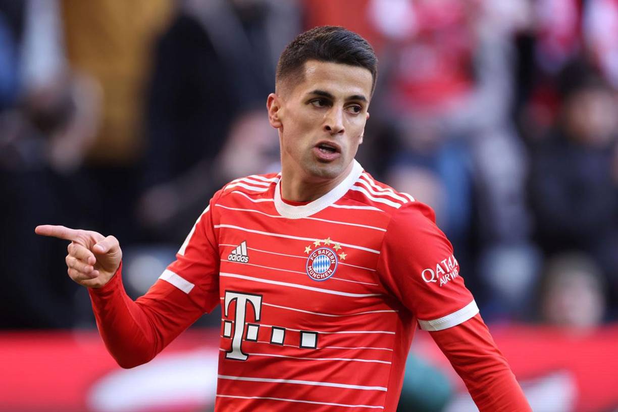 Joao Cancelo - Football Transfers apunta que los dirigentes y técnicos del Arsenal piensan en el lateral portugués como refuerzo para la próxima campaña. El jugador luso jugó desde enero en el Bayern Múnich como cedido por el Manchester City, que ahora pediría no menos de 50 millones por el pase del portugués.