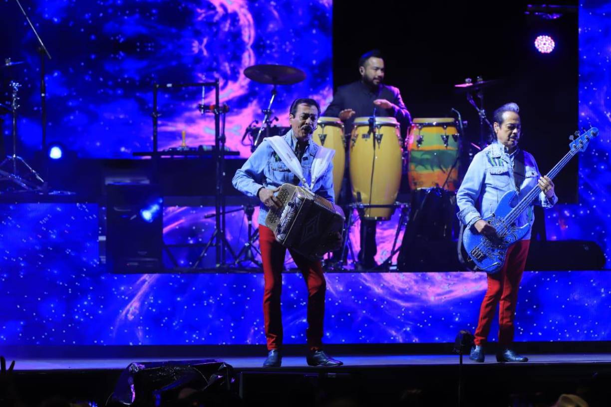 El escenario de Expocentro recibió a los músicos que entonaron sus éxitos de antaño, así como nuevos temas musicales. 