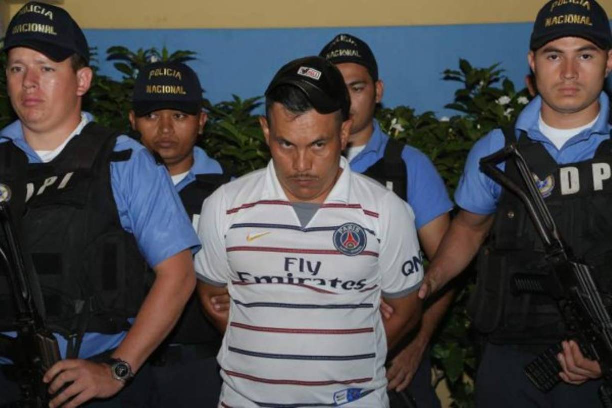 El hombre fue detenido ayer en operativos de la Operación Libertador en Peña Blanca, Cortés, cuando intentaba abordar un bus hacia San Pedro Sula y luego viajarían a Copán con supuesto destino a los Estados Unidos. Será acusado por trata de personas, delitos de sustracción de menores, violación especial y tenencia de pornografía.