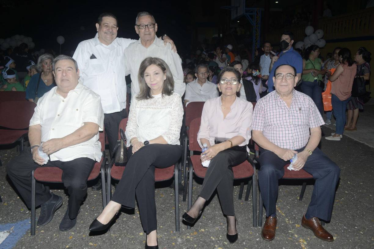 Samuel Paredes, Provy Mejía, Claudia Rojas, Virgilio Fuentes, Alfredo Mayes y José Medina.