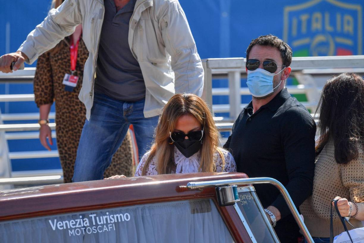 Se espera que Jennifer López se una a Ben Affleck en la alfombra roja del festival de cine este viernes por la noche.