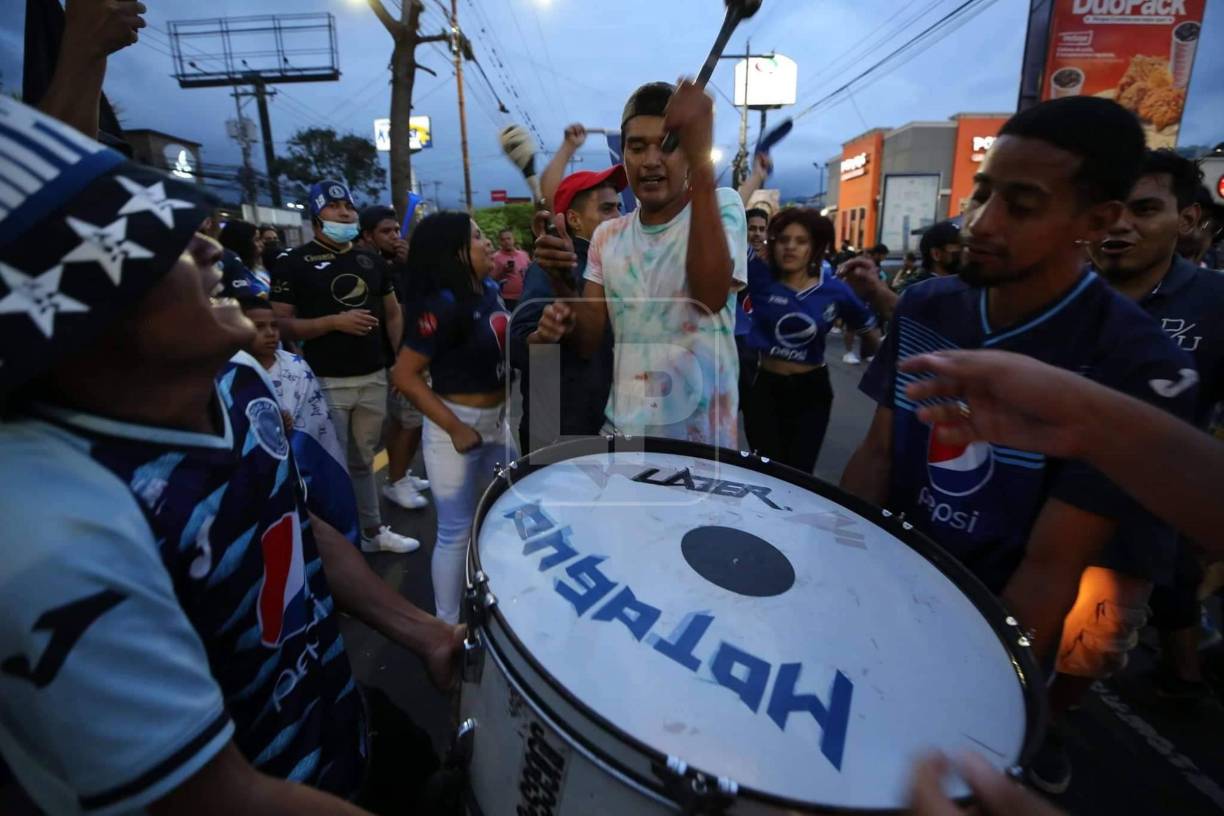 Tras el título, los aficionados del Motagua salieron a las calles de Tegucigalpa para festejar a lo grande la Copa 14 de su historia.