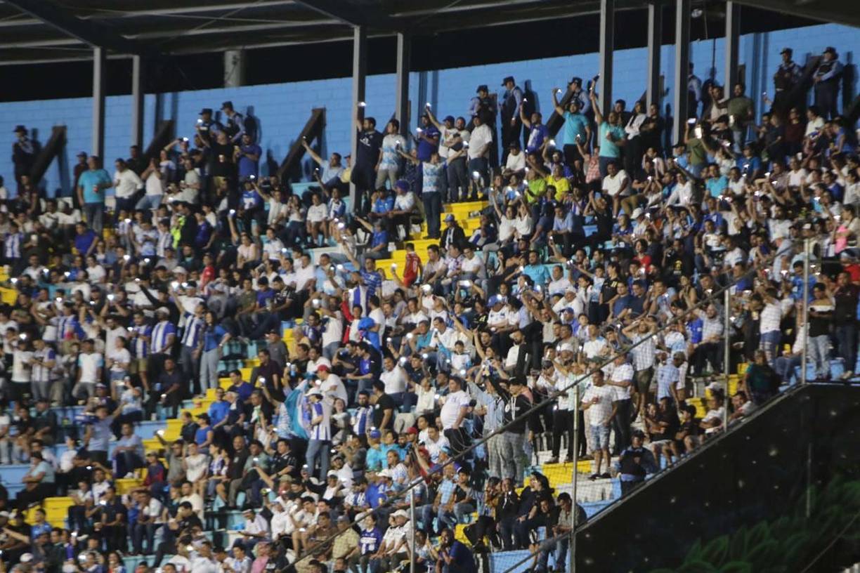 La afición hondureña vivió una gran noche con la victoria de Honduras sobre Trinidad y Tobago.