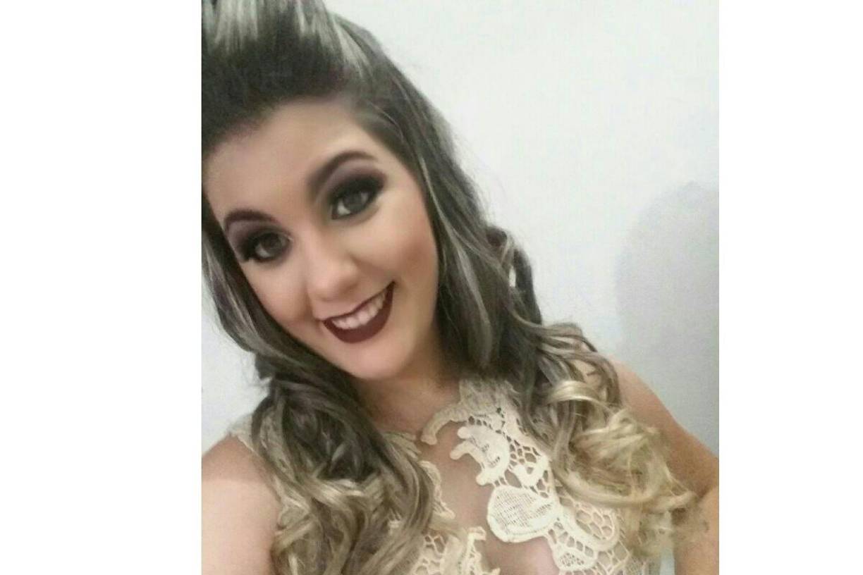 La familia de Viviane acusa negligencia médica, ya que fue dada de alta tras las cirugías pese a su estado crítico.