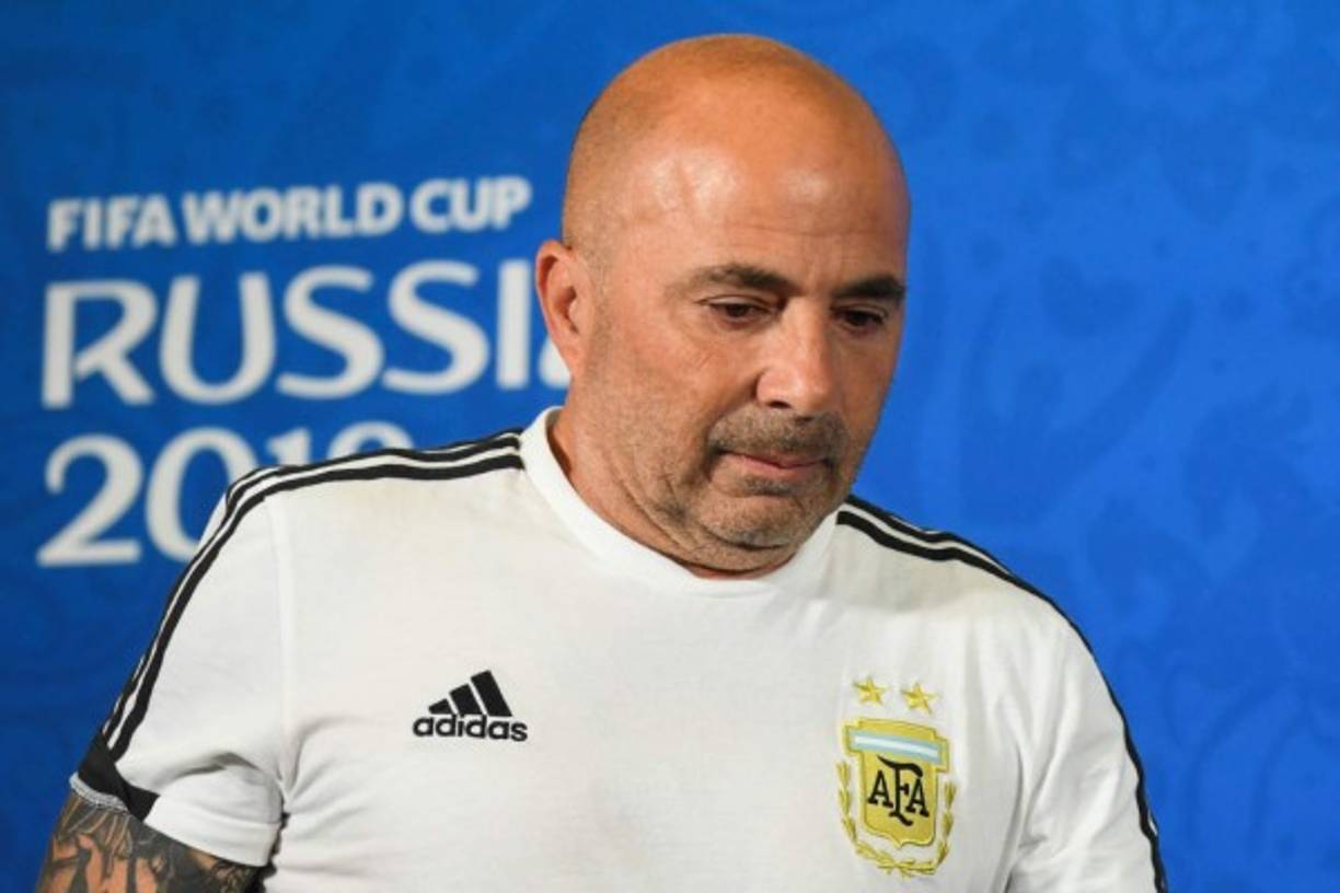 Sampaoli tiene contrato con Argentina hasta el 2022, y en caso de que la AFA quisiera rescindir su contrato tendría que abonarle 20 millones de dólares. Todo indica que el DT será cesado de su cargo y medios argentinos ya han comenzado a dar nombre de los entrenadores que suenan para que asuma las riendas de la selección de Argentina.