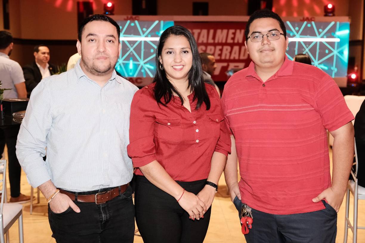 Jesús Miranda, Julissa Hernández y Christopher Aguilar