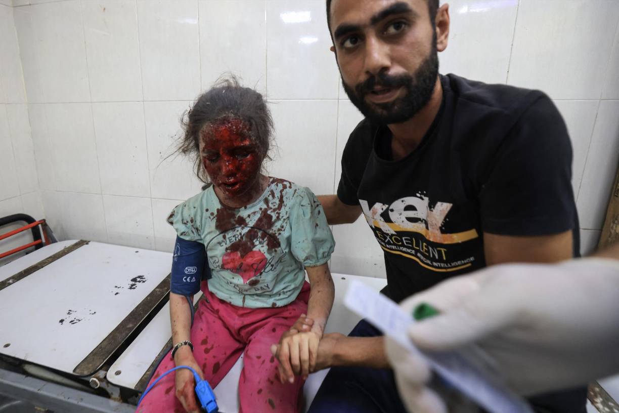 <b>Israel</b> acusa a Hamás de usar los hospitales como cuarteles militares y a los <b>civiles</b> como “escudos humanos”, algo que este movimiento islamista desmiente. 