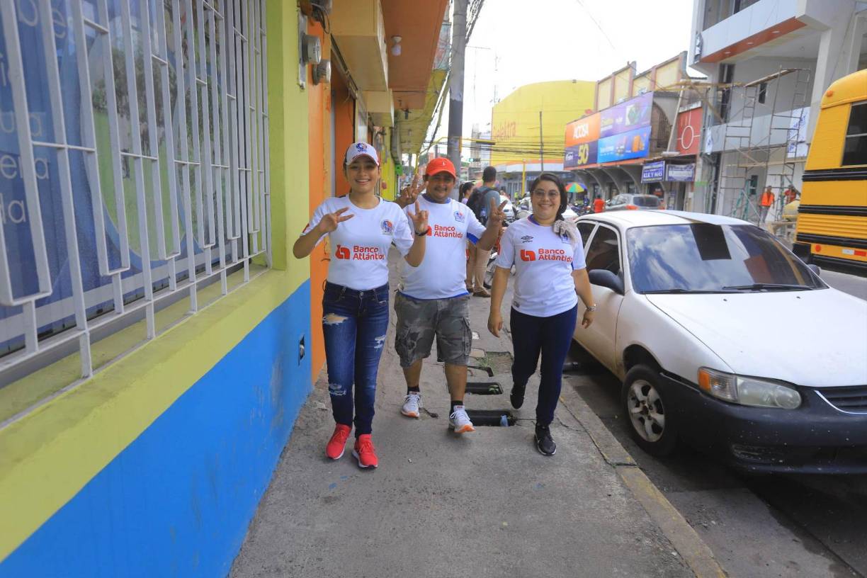 En las afueras del estadio la euforia es la misma.