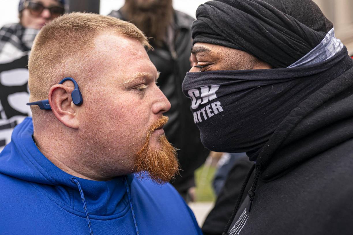 El proceso, revelador de las fracturas en la sociedad estadounidense respecto a las armas de fuego, el derecho a la autodefensa y el movimiento antirracista Black Lives Matter (las vidas negras importan), ha sido ampliamente difundido en el país, que espera con ansias un veredicto.