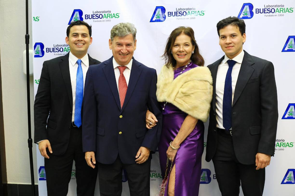 Rodolfo Jr., Rodolfo, Suyen y Héctor Bueso