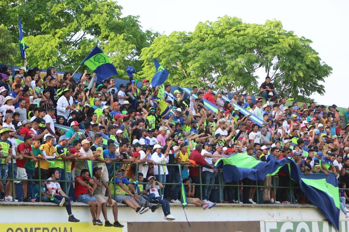 La afición del Olancho FC explotó de felicidad tras el gol de Nelson Muñoz. No es para menos, le quitaron el invicto al tricampeón.
