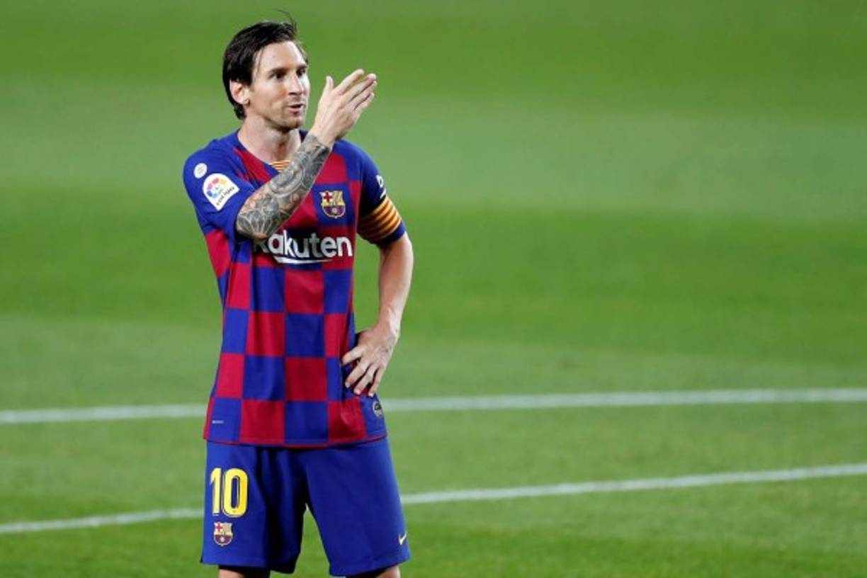 Messi celebró de una manera curiosa, mandó un beso a la grada vacía del Camp Nou.
