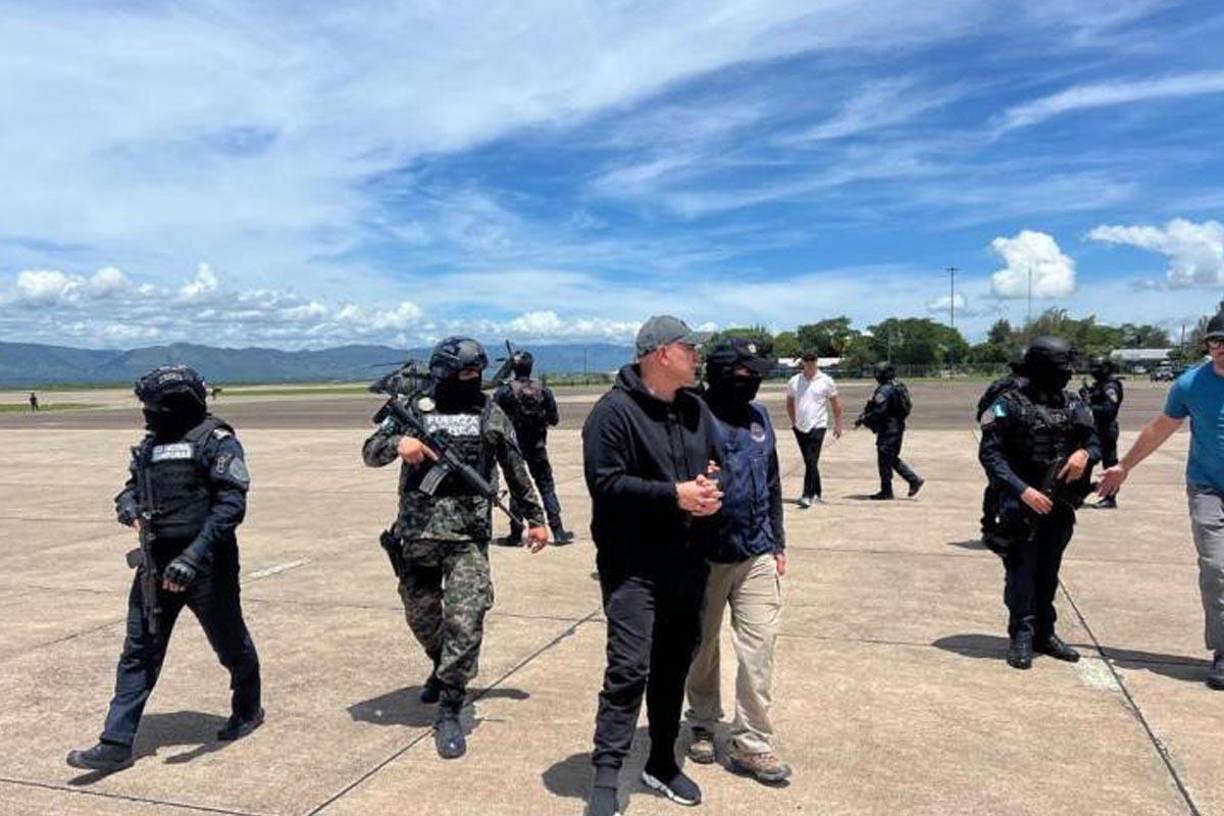 Señaló que Cálix, quien ocupó el cargo de vicealcalde de Gracias, departamento occidental de Lempira, entre 2014 y 2018 por el opositor Partido Nacional, permanecía recluido en una celda de las Fuerzas Especiales Cobras, de la Policía Nacional en Tegucigalpa, desde que fue capturado el 21 de junio en el municipio de Catacamas, departamento de Olancho, este de Honduras.