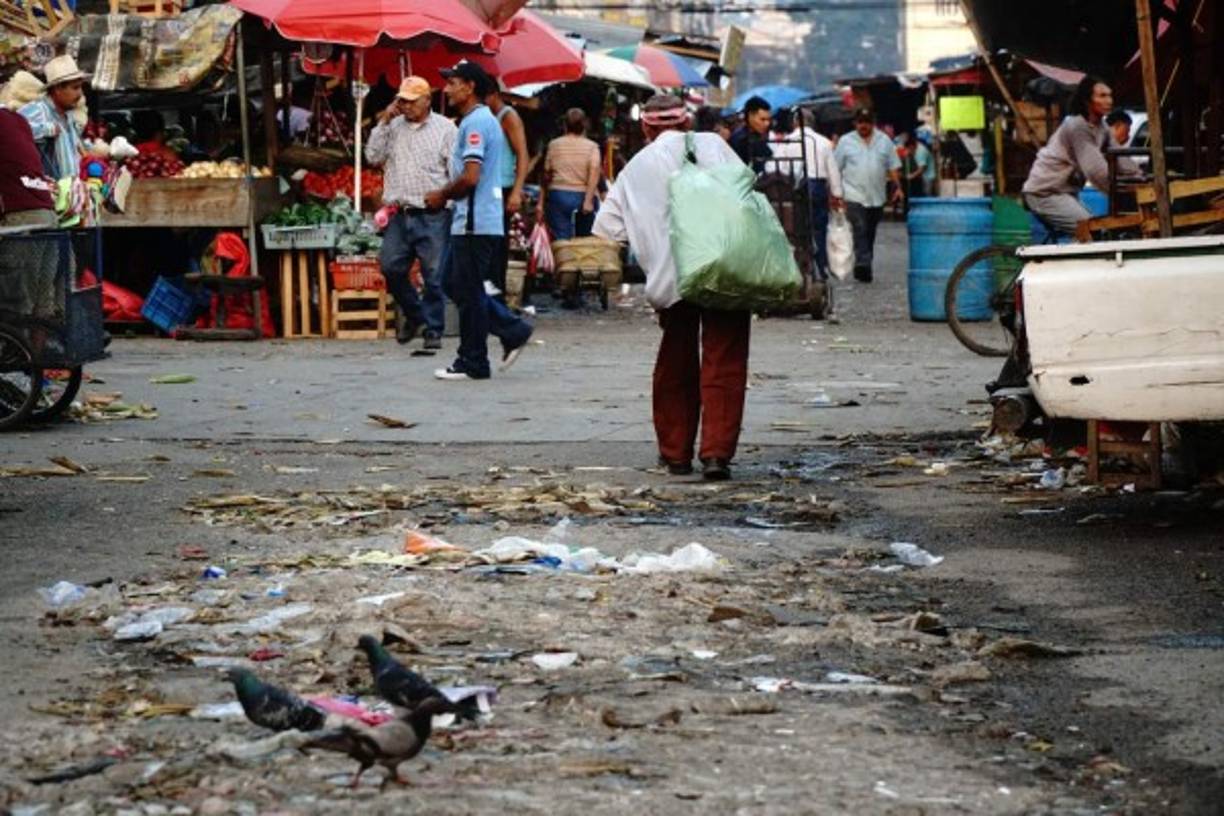 Un buen porcentaje de granos, frutas, verduras y carnes, salen de los mercados a los hogares sampedranos.