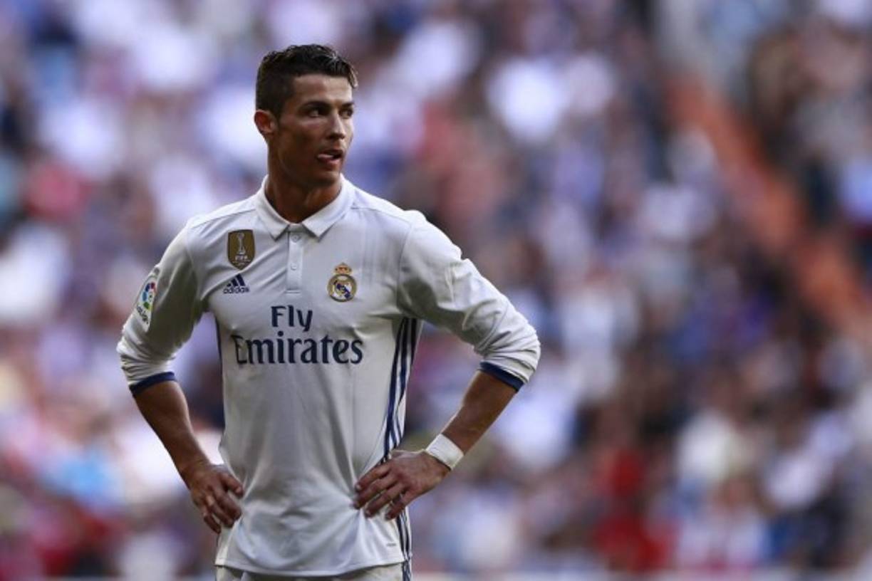 CR7 no quiere a Donarumma en el Real Madrid por una razón... Mino Raiola, es representante del arquero y tiene una disputa personal con Jorge Mendes ,agente y amigo de Ronaldo.