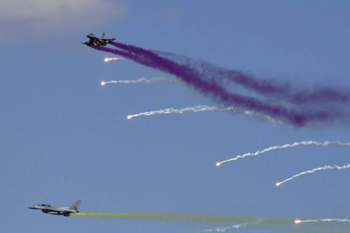 Una treintena de aviones cazas y unos 2.000 efectivos de ambos bandos participaron en estos ejercicios que simulan una respuesta relámpago a un ataque norcoreano sobre puestos de guardia surcoreanos.