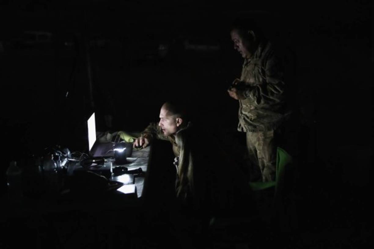 Los militares utilizan la tecnología para vigilar la frontera a través de drones.