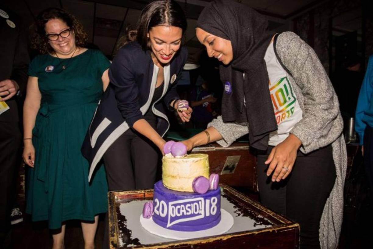 En los comicios de noviembre se enfrentará al republicano Anthony Pappas, quien no tenía oposición dentro de su partido, aunque lo tendrá difícil en las elecciones de noviembre por las claras simpatías demócratas del Bronx y de Queens.