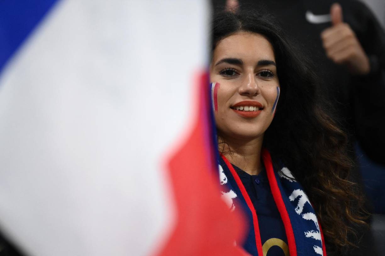 Homenaje a periodista, figura y familiares en el Inglaterra-Francia