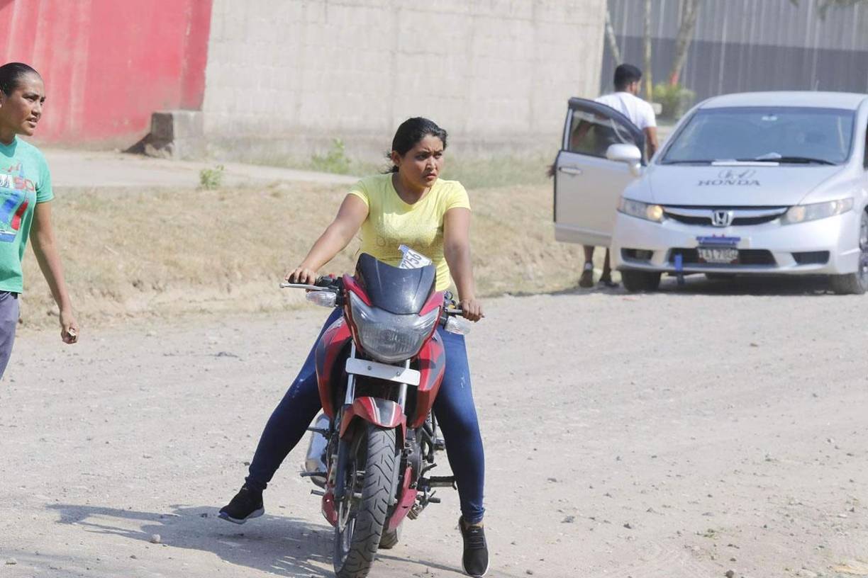 Así llegaba esta aficionada tocoeña al estadio Francisco Martínez Durón.