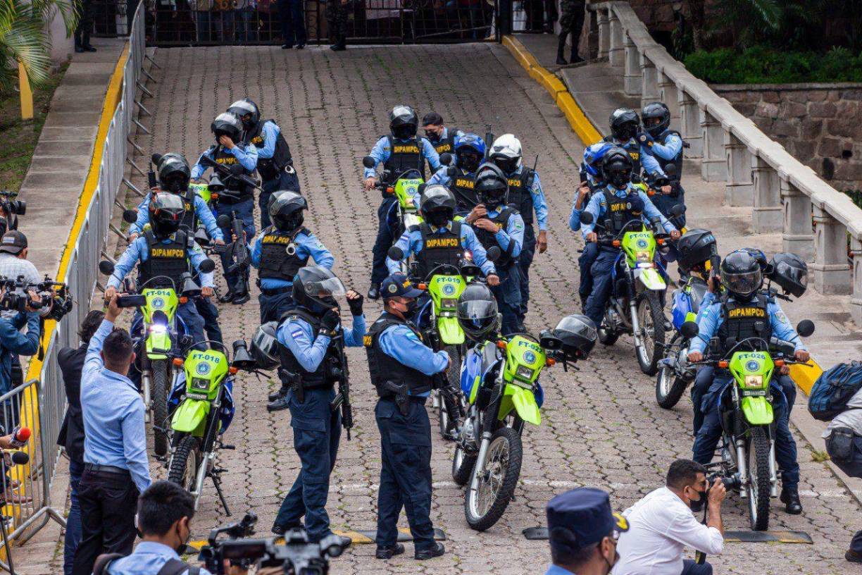 “Ordeno que los controles en fronteras deben hacerse con las Fuerzas Armadas y la Policía Militar”, finalizó. 