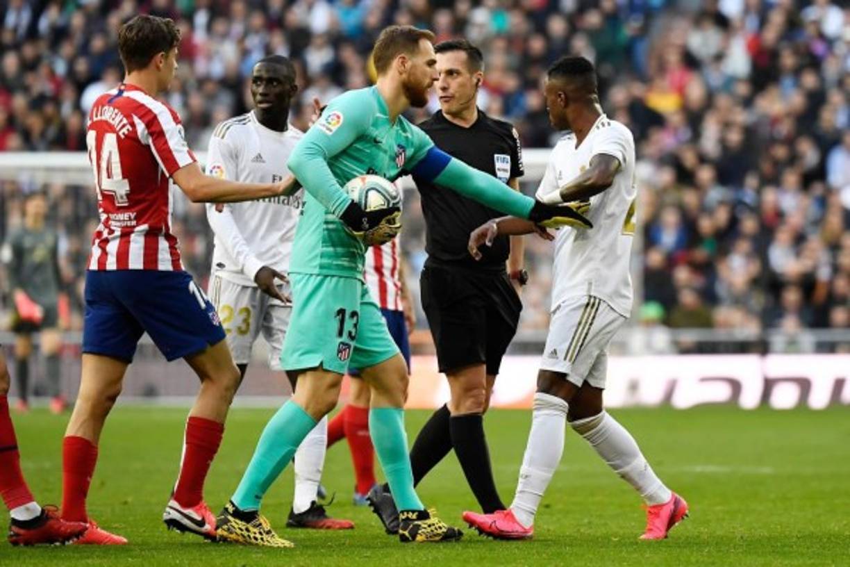 Jan Oblak y Vinicius protagonizan una discusión.