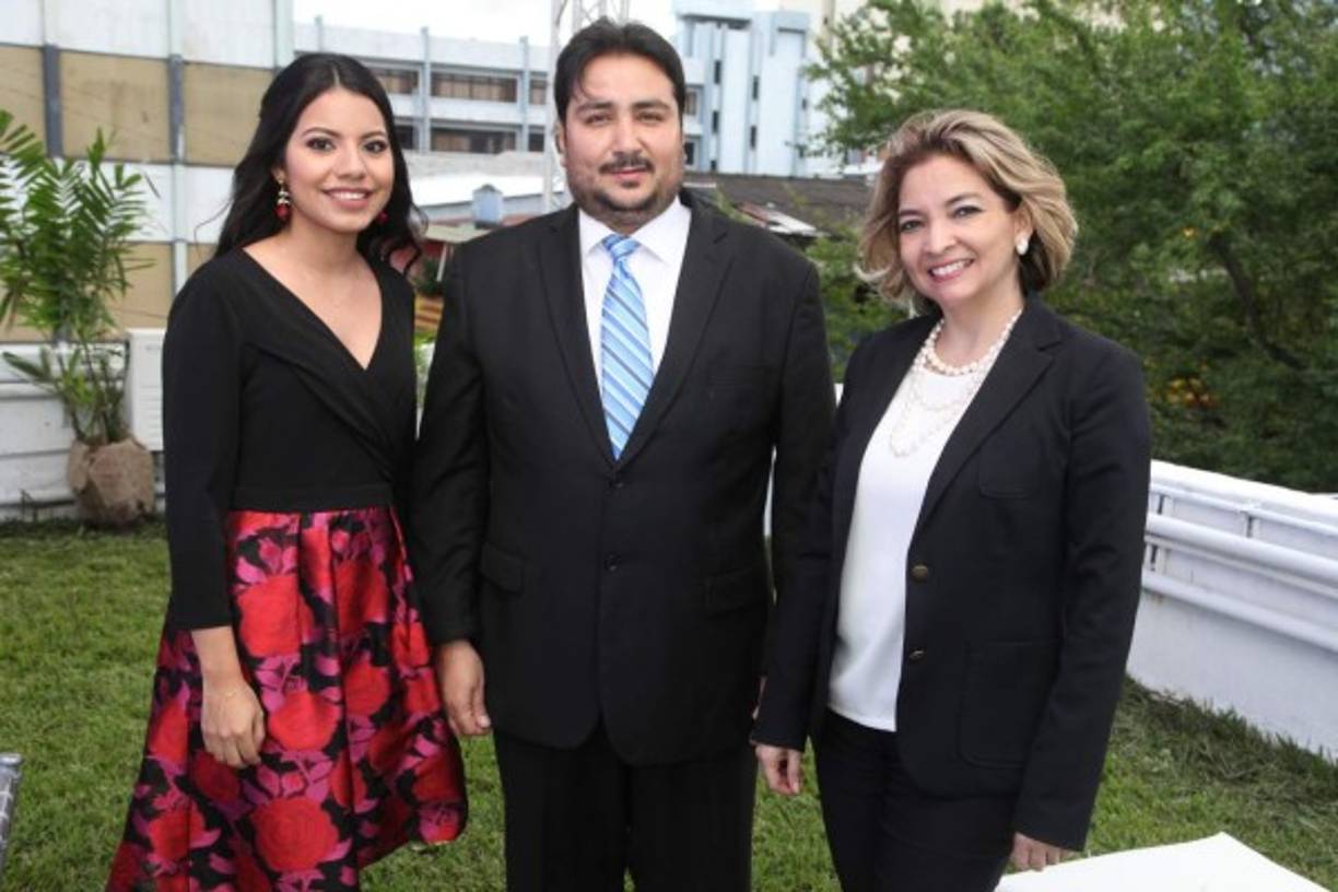Vanessa Vásquez, José Espinal e Indira Molina.