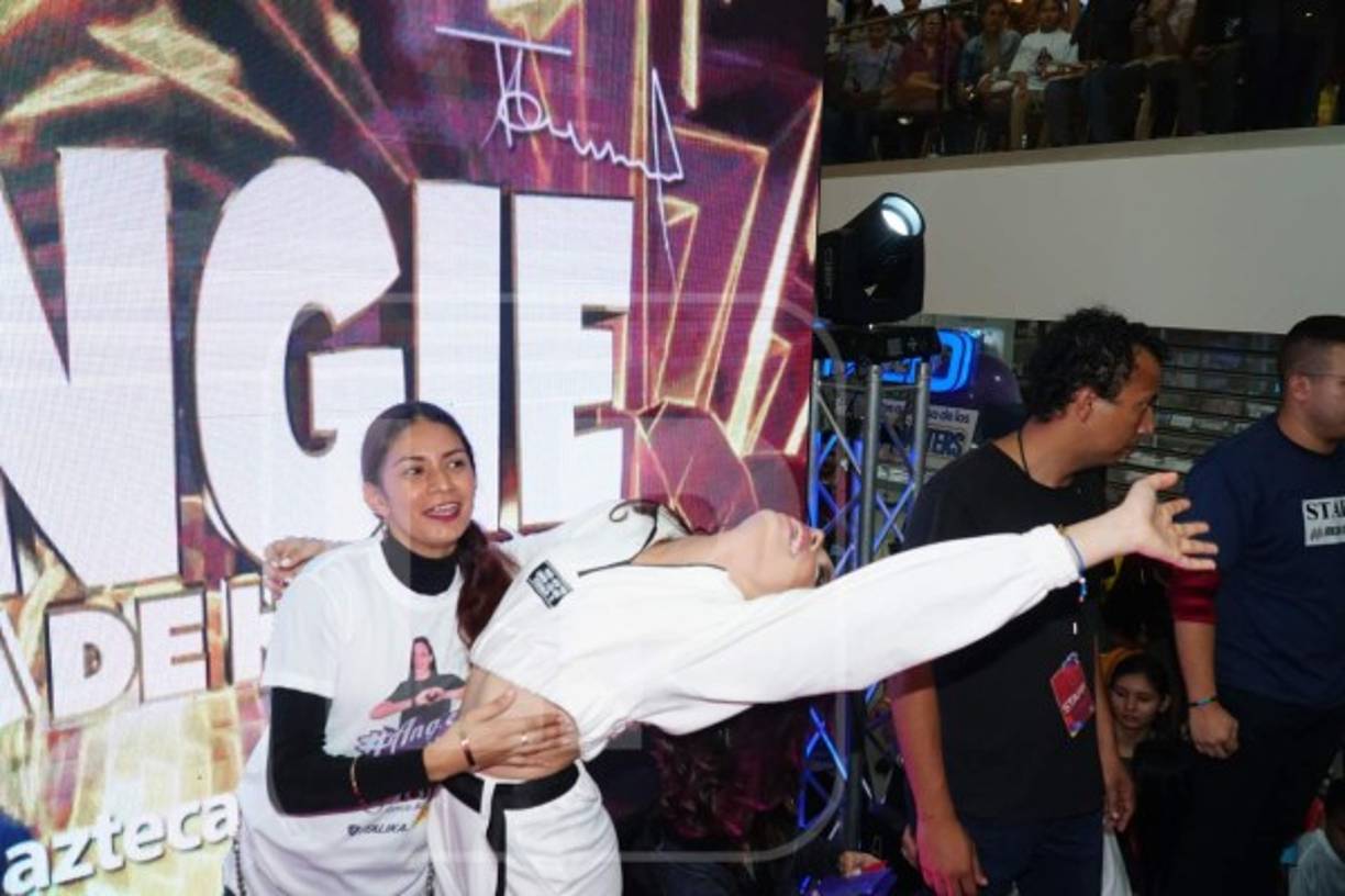 MIRA: <a href='https://www.laprensa.hn/fotogalerias/farandula/1360322-411/datos-curiosos-de-angie-flores-que-no-conoc%C3%ADas' style='color:red;text-decoration:underline' target='_blank'>Datos curiosos de Angie Flores que no conocías</a>