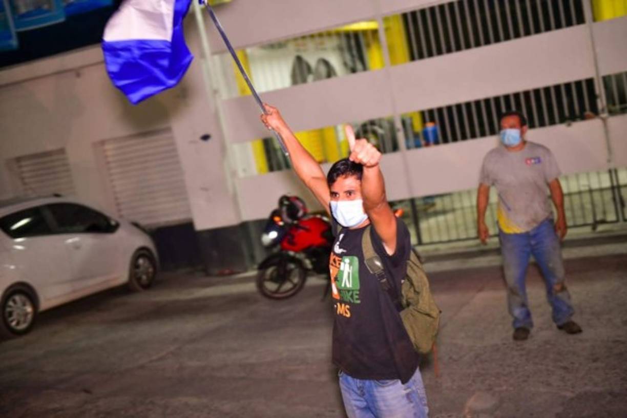 Guatemala y Honduras registraron cerca de 200 muertos y desaparecidos, y decenas de miles de damnificados por el paso de la depresión tropical Eta que afectó a toda Centroamérica, Cuba y las costas de Florida.