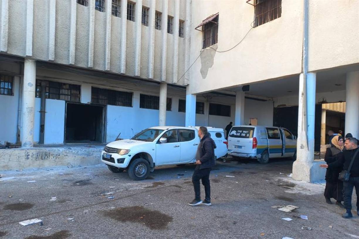 Por lo general, los detenidos eran trasladados a esta prisión tras pasar meses o incluso años detenidos en otros lugares. Estos traslados se producen a menudo tras un juicio flagrantemente injusto en un tribunal militar secreto. Otros llegaban a la prisión sin haber visto a un juez y sin conocer los supuestos cargos que se les imputaban ni cuánto tiempo permanecerían detenidos, según AI.