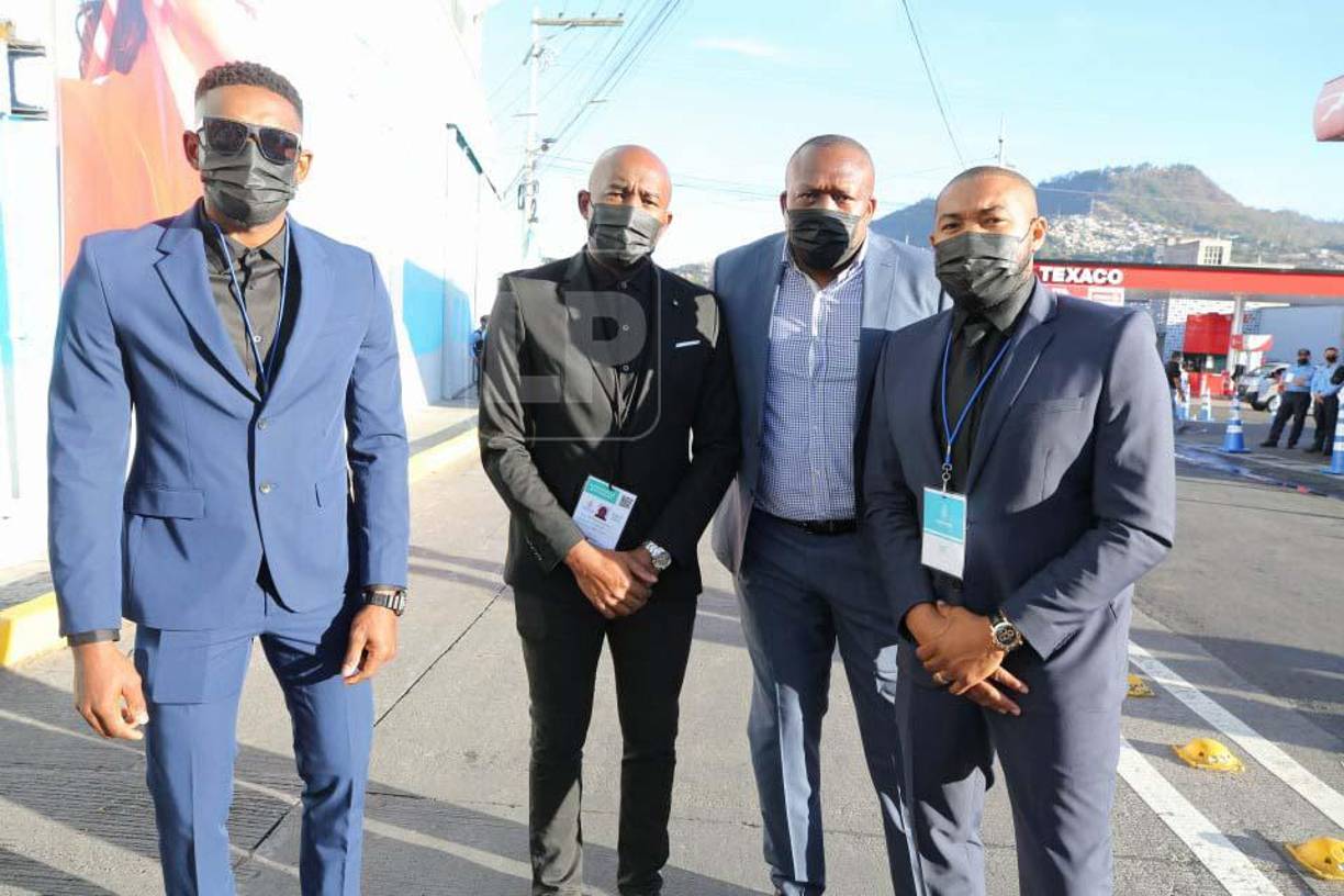 Los hermanos Palacios también se han hecho presentes para la toma de posesión.