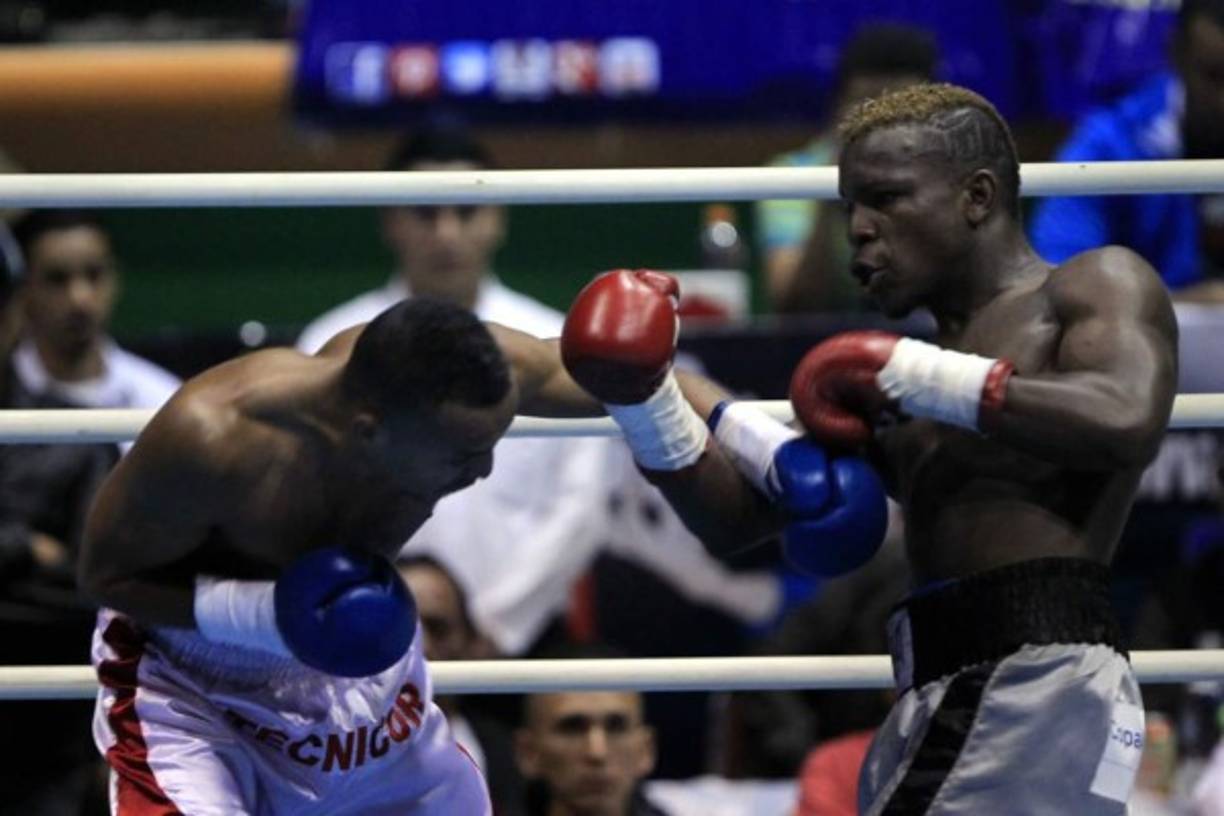 'Escorpión' Ruiz dio duros golpes a Pacheco.