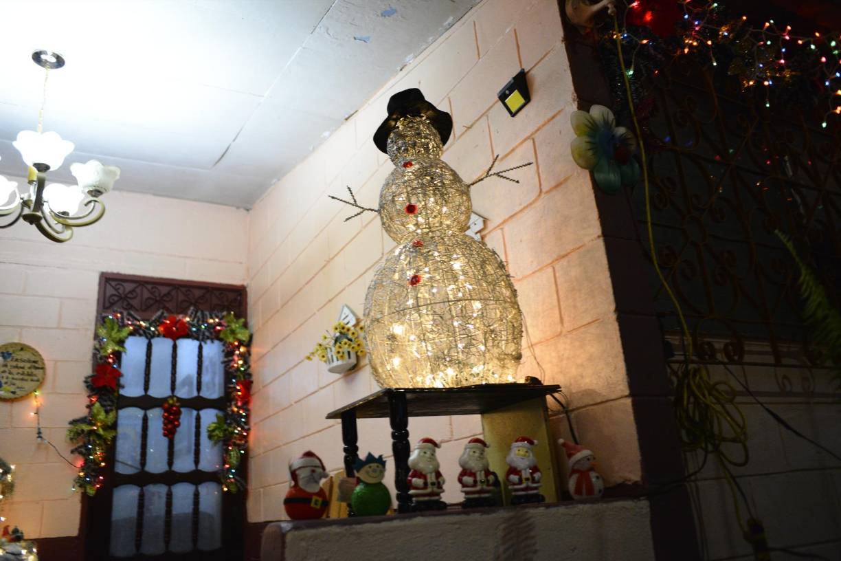 ”Trabajé como modista durante más de 50 años, así pude educar a mis tres hijos”, relató con una leve sonrisa en su rostro.