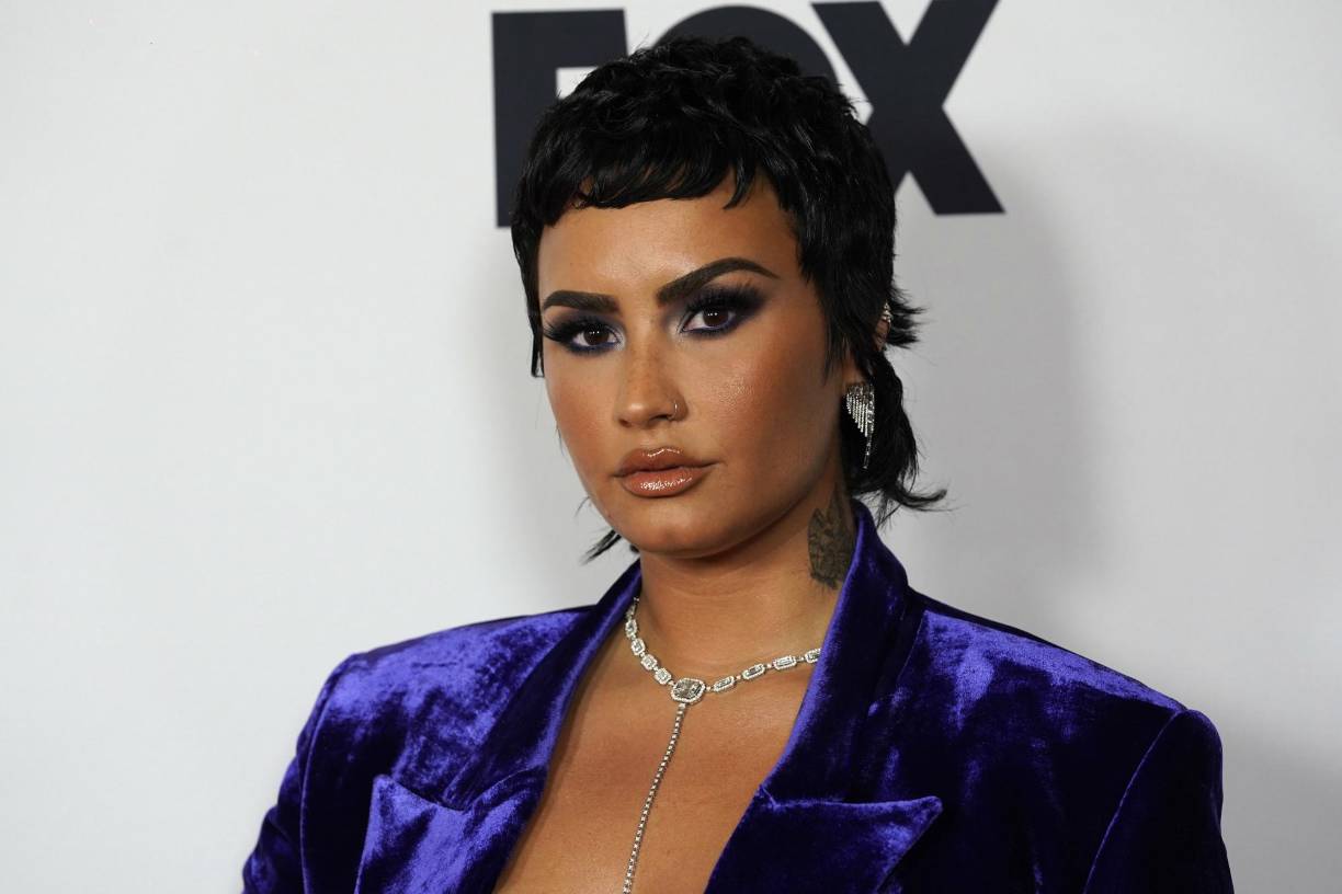 La cantante estadounidense Demi Lovato ha estado en medio de la polémica debido a sus experiencias paranormales y declaraciones sobre los extraterrestres, sin embargo, esta vez causó controversia al asegurar que había dado un concierto para ¡fantamas! Con información de El Heraldo de México 